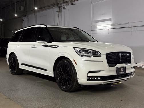 Pristine White Metallic Tri-Coat 2023 Lincoln Aviator Black Label AWD