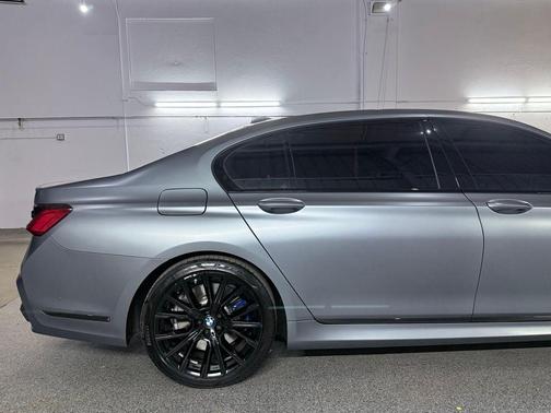 2022 BMW 750 i xDrive