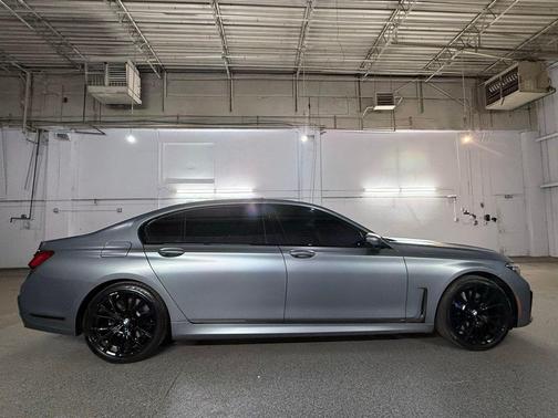 2022 BMW 750 i xDrive