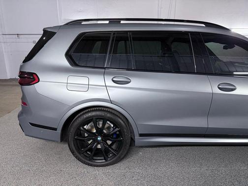 Frozen Pure Grey Metallic 2023 BMW X7 xDrive40i