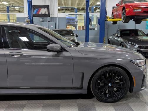 2022 BMW 750 i xDrive