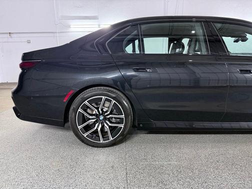 Black Sapphire Metallic 2023 BMW 760 i xDrive