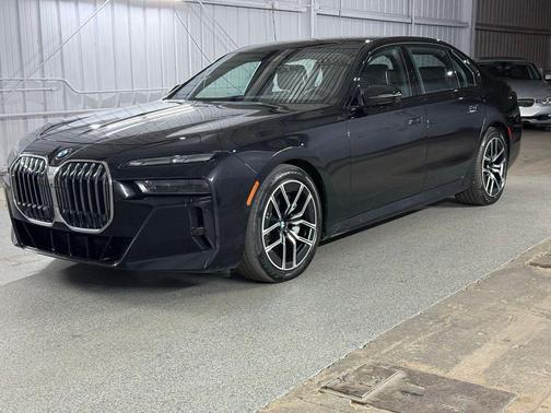 Black Sapphire Metallic 2023 BMW 760 i xDrive