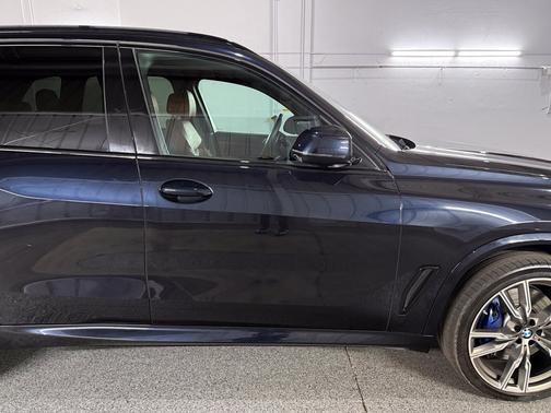 Carbon Black Metallic 2021 BMW X5 M50i