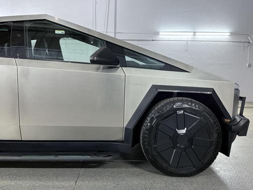2024 Tesla Cybertruck Cyberbeast