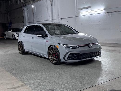 Moonstone Gray/Black Roof 2024 Volkswagen Golf GTI SE
