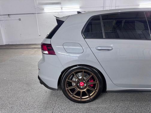 Moonstone Gray/Black Roof 2024 Volkswagen Golf GTI SE