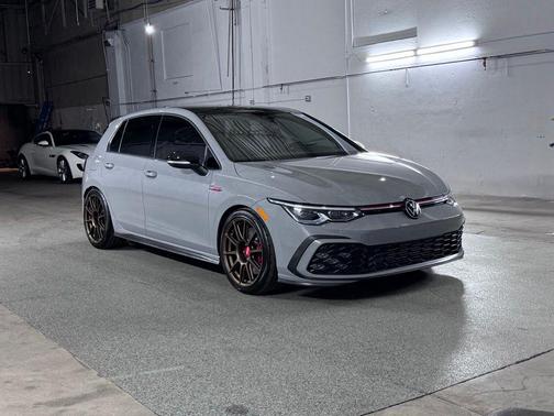 Moonstone Gray/Black Roof 2024 Volkswagen Golf GTI SE