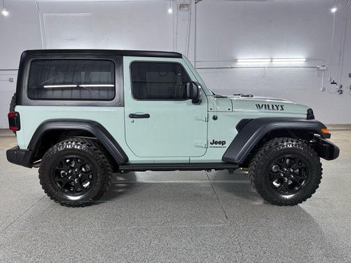 Earl Clearcoat 2023 Jeep Wrangler Willys