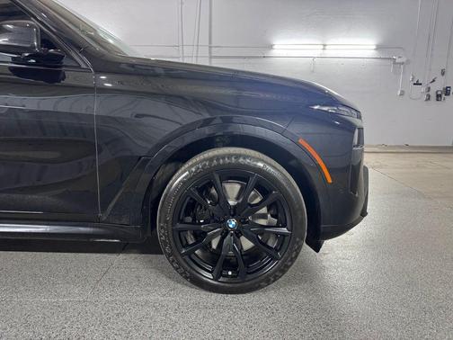 Black Sapphire Metallic 2024 BMW X7 xDrive40i