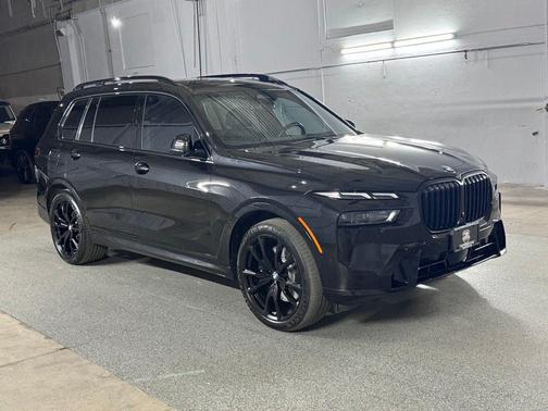 Black Sapphire Metallic 2024 BMW X7 xDrive40i