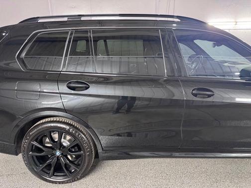 Black Sapphire Metallic 2024 BMW X7 xDrive40i