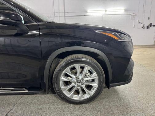 Midnight Black Metallic 2020 Toyota Highlander Limited