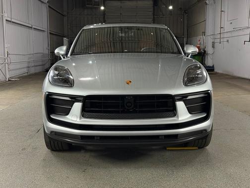 Dolomite Silver Metallic 2023 Porsche Macan Macan