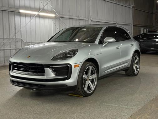 Dolomite Silver Metallic 2023 Porsche Macan Macan