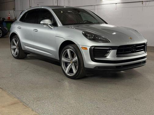 Dolomite Silver Metallic 2023 Porsche Macan Macan