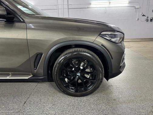 Manhattan Green Metallic 2023 BMW X5 xDrive40i