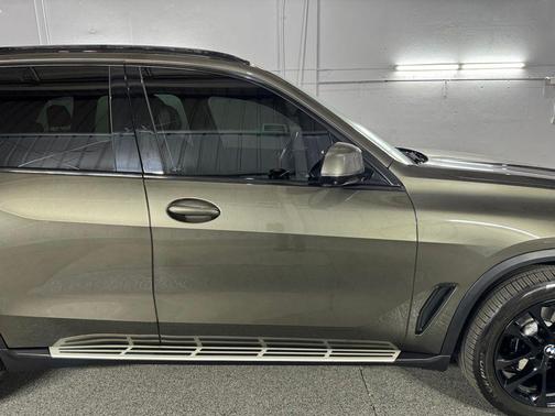 Manhattan Green Metallic 2023 BMW X5 xDrive40i