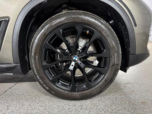 Manhattan Green Metallic 2023 BMW X5 xDrive40i