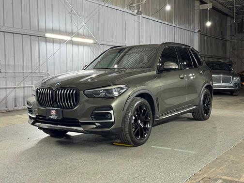 Manhattan Green Metallic 2023 BMW X5 xDrive40i