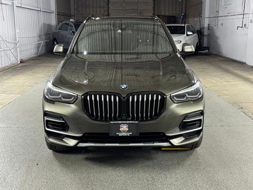 Manhattan Green Metallic 2023 BMW X5 xDrive40i
