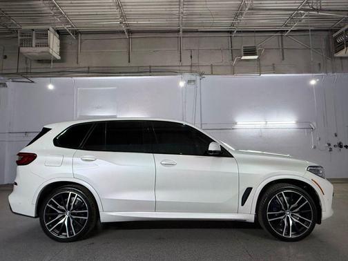 2020 BMW X5 M50i