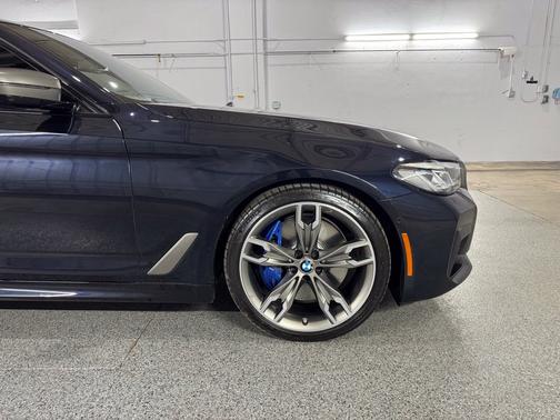 Carbon Black Metallic 2023 BMW M550 i xDrive