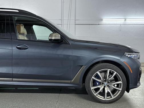 2022 BMW X7 M50i