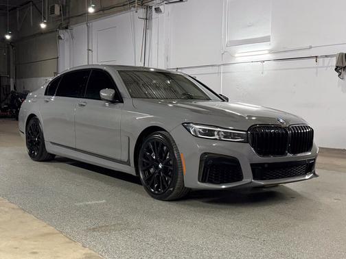 Amber 2022 BMW 750 i xDrive