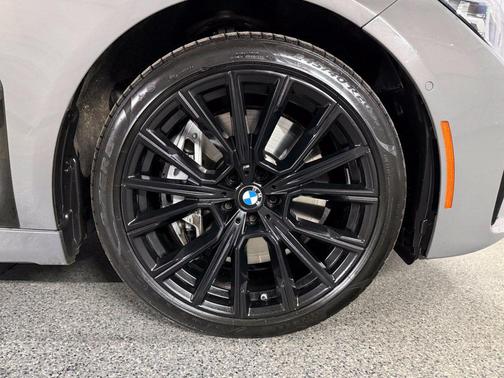 Amber 2022 BMW 750 i xDrive