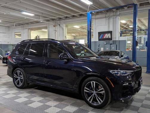 2022 BMW X7 M50i