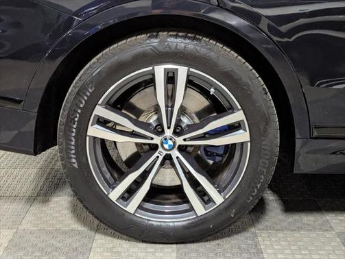 2022 BMW X7 M50i