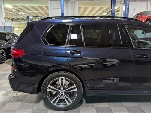 2022 BMW X7 M50i