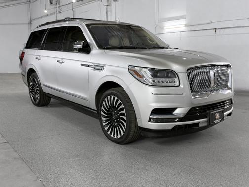 Ingot Silver Metallic 2019 Lincoln Navigator Base