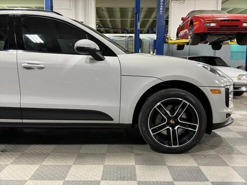 2020 Porsche Macan Base
