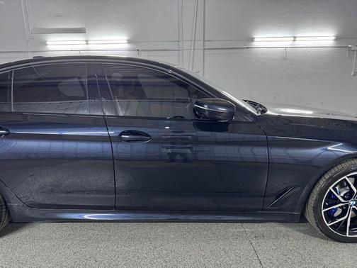 Carbon Black Metallic 2023 BMW 530 i xDrive