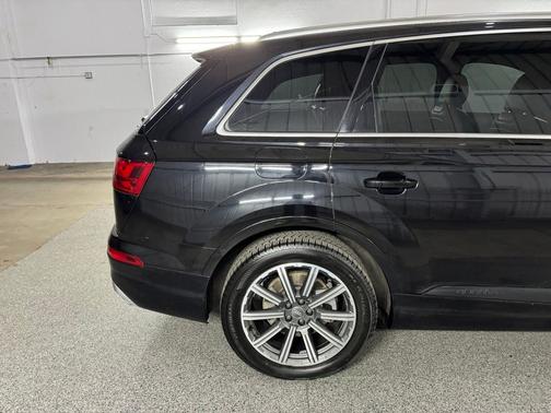 Black 2017 Audi Q7 3.0T Premium Plus
