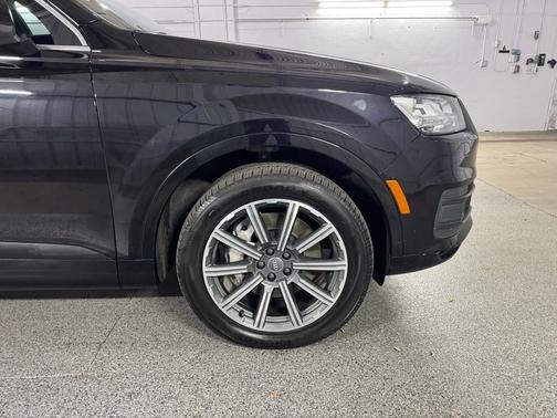 Black 2017 Audi Q7 3.0T Premium Plus