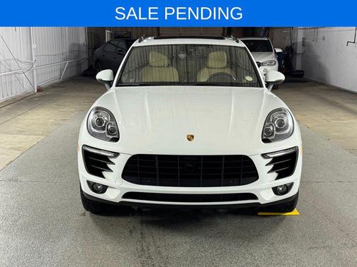 Carrara White Metallic 2018 Porsche Macan Macan