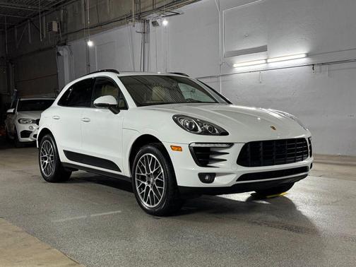 Carrara White Metallic 2018 Porsche Macan Macan
