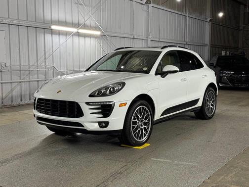 Carrara White Metallic 2018 Porsche Macan Macan