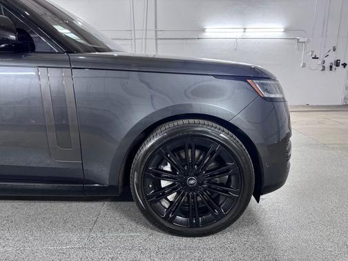 Eiger Gray Metallic 2023 Land Rover Range Rover SE