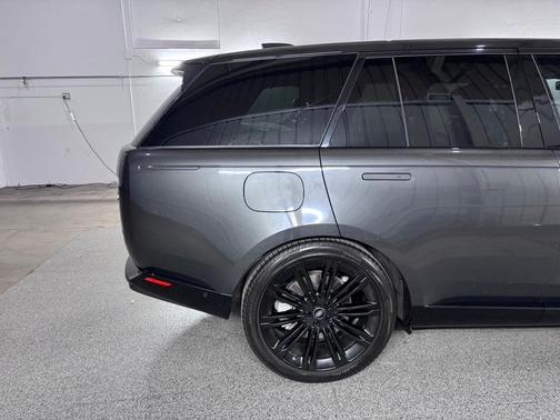 Eiger Gray Metallic 2023 Land Rover Range Rover SE