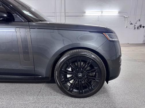 Eiger Gray Metallic 2023 Land Rover Range Rover SE