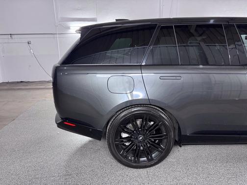 Eiger Gray Metallic 2023 Land Rover Range Rover SE