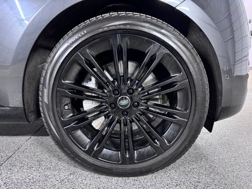 Eiger Gray Metallic 2023 Land Rover Range Rover SE
