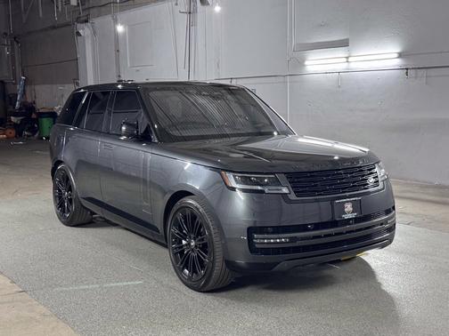 Eiger Gray Metallic 2023 Land Rover Range Rover SE