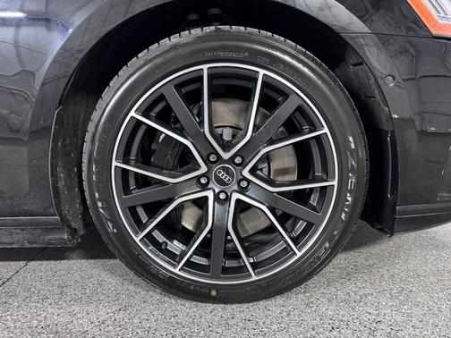 Mythos Black Metallic 2021 Audi A8 4.0