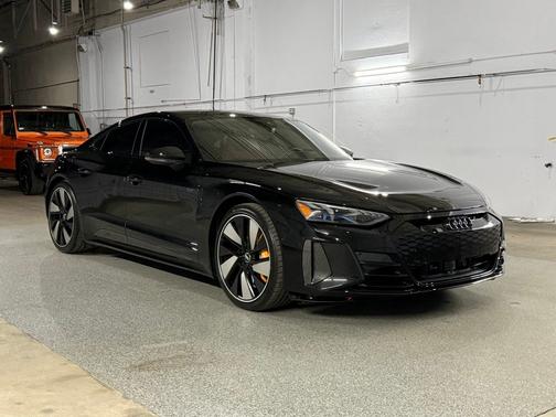 Mythos Black Metallic 2022 Audi RS e-tron GT Base