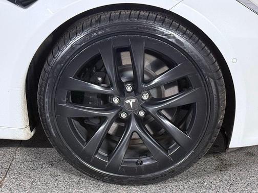 2021 Tesla Model S Plaid
